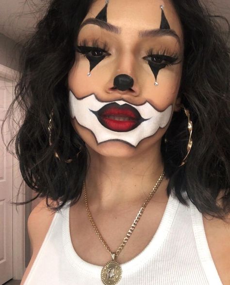 Halloween Costumes With Just Makeup, Clown Makeup Brown Skin, Makeup For Halloween Pretty, Smile Now Cry Later Makeup Halloween, Baddie Halloween Makeup Looks, Unique Simple Halloween Costumes, Baddie Clown Costume, Face Paint For Halloween For Women, Easy Face Paint Halloween Women