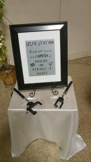 Selfie Station Sign Selfie Wedding Station, Holiday Selfie Station, Selfie Station Ideas Business, Selfie Station Sign, Gatsby Christmas, Graduation Bbq, School Function, Dj Photo, Selfie Station