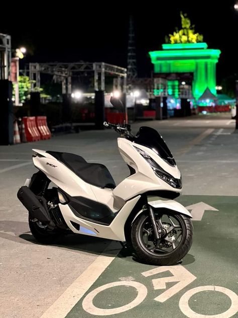 Moto Pcx, Pcx Honda, Motor Pcx, Motor Nmax, Honda Pcx 160, Adventure Bike Motorcycles, Honda Scooters, Pcx 160, Honda Pcx