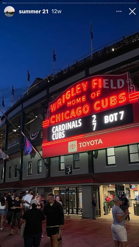 Cubs Aesthetic, Stadium Aesthetic, Chicago Summer, Moving To Chicago, Post Grad Life, Chicago Tours, Post Grad, Chicago Travel, Wrigley Field