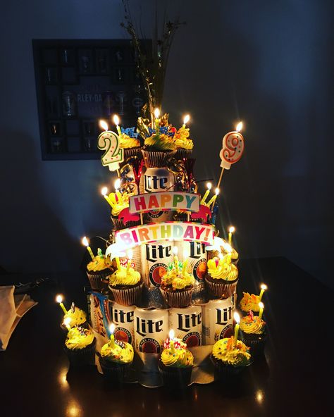 Beer Birthday Cake I made for my husband!!! ❤️ Twisted Tea Cake, 28 Birthday Cake For Him, Heineken Party, Beer Cake Tower, Beer Birthday Cake, Drink Tower, Birthday Cake Beer, 28th Birthday Cake, Beer Cakes