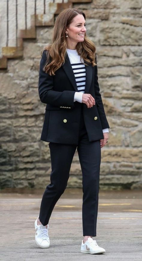 Kate Middleton Style Outfits, Looks Kate Middleton, Holland Cooper, Look Office, Fall Ootd, Kate Middleton Outfits, Royal Clothing, Effortlessly Chic Outfits, Kate Middleton Style