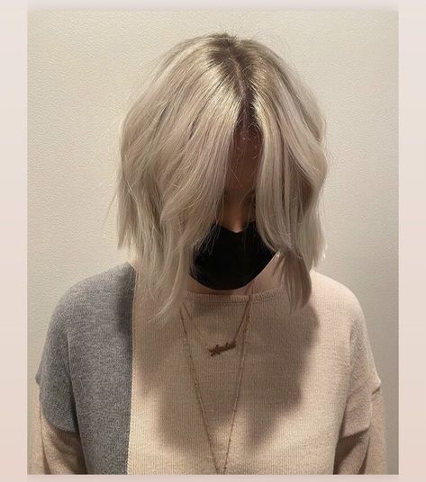 Blonde hair Bob Cool Blonde Hair With Shadow Root, Beige Blonde With Shadow Root, Scalp Bleach Blonde With Root Stretch, Platinum Hair With Shadow Root, Platinum Blonde Hair With Shadow Root, Blonde With Shadow Roots, Blonde With Shadow Root, Blonde Shadow Root, Shadow Root Blonde