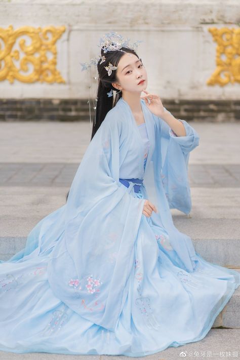 Light Blue Hanfu, Blue Hanfu, Chinese Outfits, Hanfu Girl, Blue Kimono, Chinese Fashion, Chinese Hanfu, China Girl, Chinese Clothing