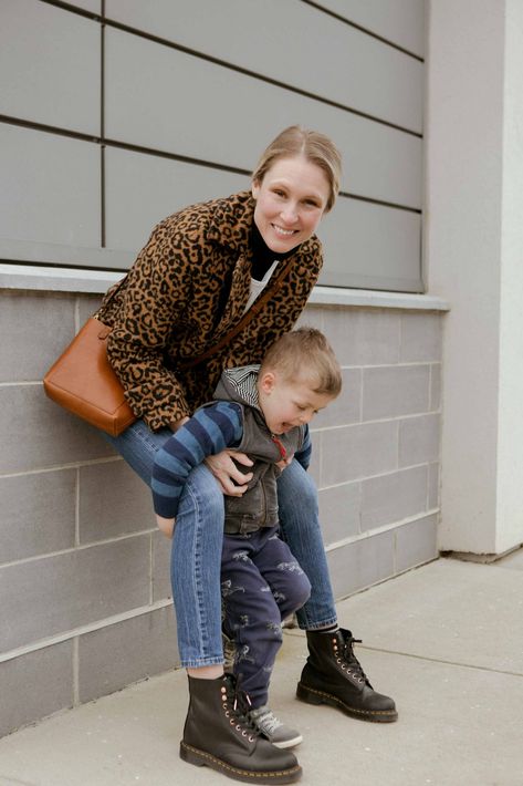 3 WAYS TO WEAR DOC MARTENS (BIG FEET? YES, YOU TOO CAN WEAR THEM) | We got down & styled the Doc Marten Pascal Boots 3 ways: Cool AF w/ a comfy dress; everyday hip w/Levi's skinny jeans; a flirty little midi skirt for a feminine take on combat boots. | #TheMomEditStyle #HowToWearCombatBoots  #HowToStyleDocMartens #DocMartensOutfits #DocMartenOutfitIdeas #CombatBootsWomen #CombatBootsOutfits #DocMartensWithDresses #MidiDressAndBoots #DocMartensSkinnyJeansOutfits #LevisSkinnyJeansOutifts Jadon Outfit, How To Wear Doc Martens, Kids Doc Martens, How To Style Combat Boots, How To Style Doc Martens, Chelsea Boot Outfit, Doc Martins Boots, Style Combat Boots, Jeans And Combat Boots