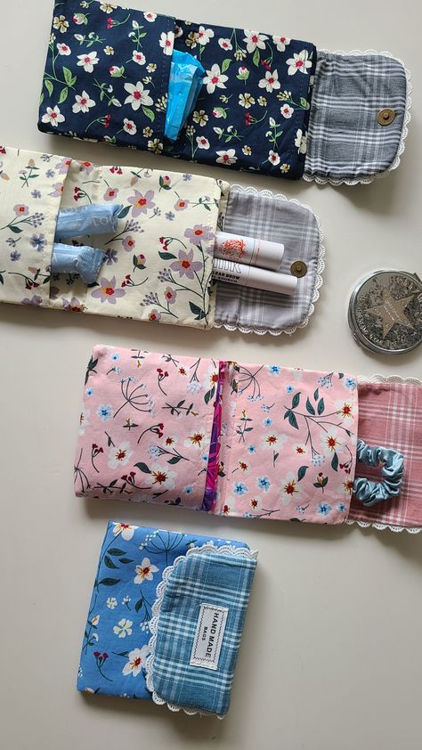 Karpet Perca, Diy Sy, Padded Pouch, Sewing Machine Projects, Cute Sewing Projects, North Miami Beach, Sewing Business, Sewing Crafts Tutorials, Costura Diy