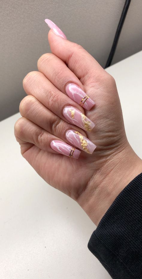 Pink Marble Nails With Glitter, Pink And Gold Swirl Nails, Pink Nails Gold Accent, Pink Golden Nails, Pink And Gold Nails Coffin, Pink Marble Nails With Gold Flakes, Pink Marmor Nails, Baby Pink And Gold Nails, Marble Nails Gold Flakes