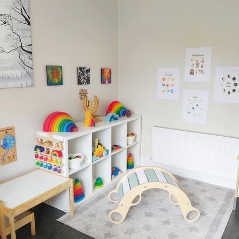 Montessori Shelf Ideas, Daycare Room Ideas, Montessori Shelves, Living Room Toy Storage, Homeschool Room Design, Toy Shelf, Toddler Boy Room Decor, Living Room Playroom, Montessori Room