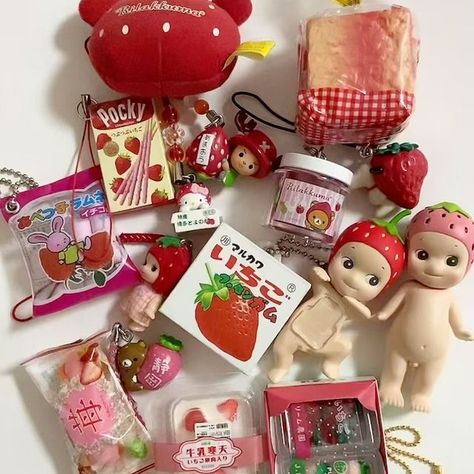 @hakucharms • Instagram photos and videos Cute Trinkets, Sonny Angels, Sonny Angel, Cute Keychain, All Things Cute, Cute Little Things, Cute Toys, 3 I, Phone Charm