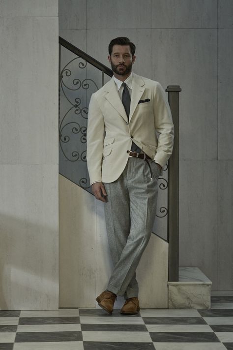 Italian Men Style, Italian Mens Fashion, White Chinos, Flannel Suit, Combat Trousers, Brunello Cucinelli Men, Soft Tailoring, Italian Men, Mens Style Guide