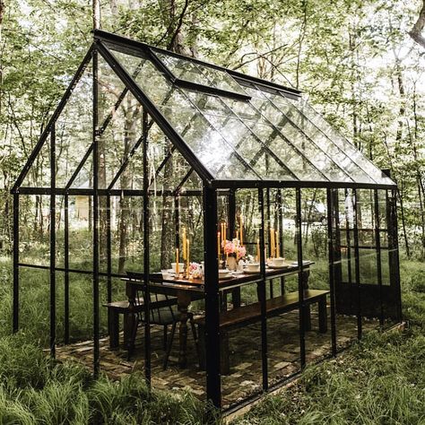 Forest dinner party in a glass house, anyone? Yes, please @foxmeetsbear Glass House Garden, Garden Patios, Backyard Greenhouse, Garden Greenhouse, Patio Designs, Patio Ideas, Glass House, Garden Patio, Winter Garden