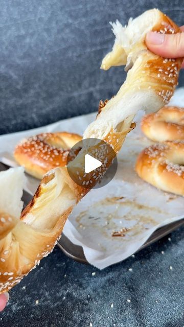 Natalya Syanova on Instagram: "This recipe is a great alternative to regular bagels but super soft and light. Turkish bagels are very fast and easy to make. They can be made with sourdough starter or commercial yeast. For sourdough version: 100g water 100g milk 50g sugar 70g sourdough starter 40g oil 350g bread flour 7g salt 6tsp soft butter Find the link in my profile for detailed recipe and descriptions ⬆️⬆️⬆️ #bagel #turkishbagel #recipes #bakeathome #homebaking" Turkish Bagels, Sourdough Bagels, Recipe Bread, Best Pizza Dough, Dough Recipes, Bagel Recipe, Sour Dough, French Bread, Home Baking