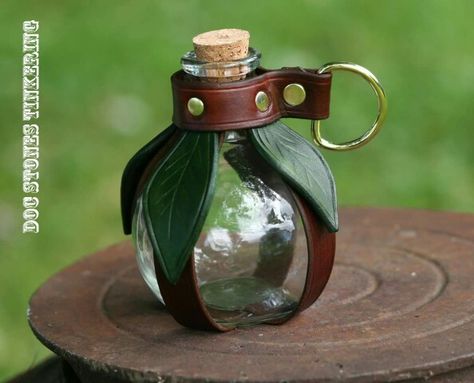 Steampunck bottle Winchester Va, Cosplay Diy, Fantasy Costumes, Leather Projects, Pixie Dust, Fantasy Clothing, Fantasy Fashion, Larp, Leather Working