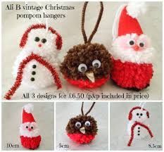 Christmas Pompom, Pompom Crafts, Christmas Pom Pom Crafts, Diy Christmas Room, Christmas Pom Pom, Christmas Decs, Pom Crafts, Pom Pom Wreath, Christmas Crafts For Kids To Make