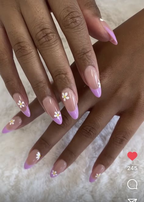 Summer Nails Lilac Design, Simple Purple Almond Nails, Simple Nail Ideas Purple, Soft Girl Nail Ideas, Girly Acrylic Nails Almond, Simple Summer Nails Purple, Almond Nails Purple Design, Dope Nail Designs Almond Short, Short Almond Gel Nails Ideas