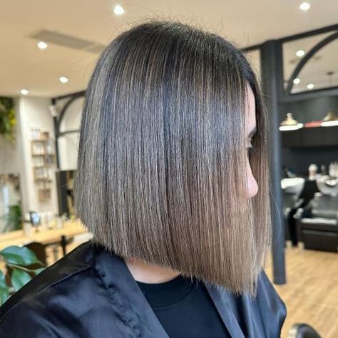 Babylights On Short Hair, Brunette Balayage Hair Chin Length, Short Hair Babylights, Baby Lights Vs Highlights, Babylights Brunette Short Hair, Bob With Babylights, What Are Babylights, Natural Babylights, Tiny Highlights