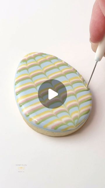 Easter Egg Sugar Cookies Royal Icing, Royal Icing Tutorial, Easter Egg Cookies Decorated, Easter Egg Sugar Cookies, Decorating Sugar Cookies, Cookies Holiday, Easter Egg Cookies, Easter Sugar Cookies, Sugar Cookie Royal Icing