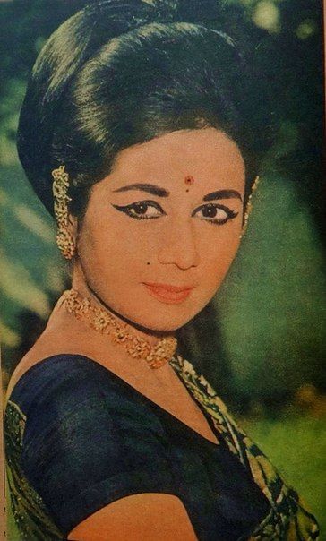 Tattoo Stars For Women, Nanda Actress, Moushumi Chatterjee, Tattoo Stars, Saira Banu, Rekha Actress, Asha Parekh, Old Film Stars, Bollywood Pictures