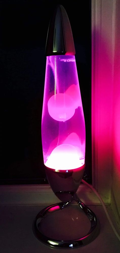 Lava Lamp Nursery, Lava Lamp Centerpiece Ideas, Larva Lamp, Cool Lava Lamps, Sensory Space, Mean Girls Aesthetic, Dads Room, Lava Lamps, Uni Room