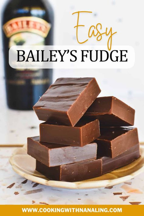 Bailey's Fudge Bailey’s Fudge Recipe, Baileys Irish Cream Fudge, Baileys Baking Recipes, Baileys Fudge Recipe, Boozy Fudge Recipes, Baileys Irish Cream Fudge Recipe, Baileys Recipes Desserts, Kahlua Fudge, Whiskey Fudge