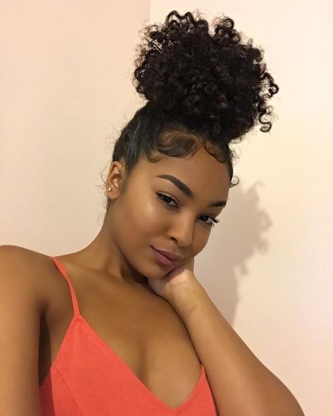 153.6k Followers, 783 Following, 130 Posts - See Instagram photos and videos from Alexandra (@alexandra_nx) Curly Bun Hairstyles, Style College, Messy Bun Hairstyles, Haircuts For Curly Hair, Pinterest Hair, Hair Laid, Baddie Hairstyles, Cool Haircuts, Messy Hairstyles