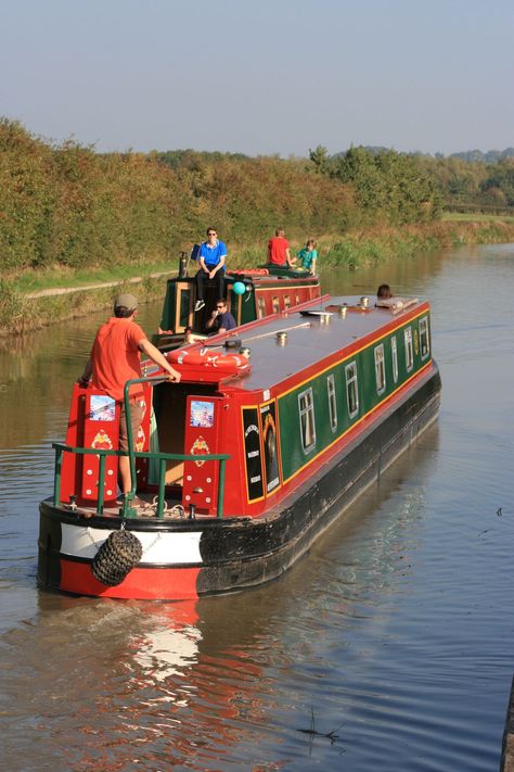 Win a UK Canal Boat Holiday Worth £1000 British Canals, Canal Boat Art, Boat Holiday, Barge Boat, Narrowboat Interiors, Canal Barge, Narrow Boats, Regents Canal, Narrow Boat