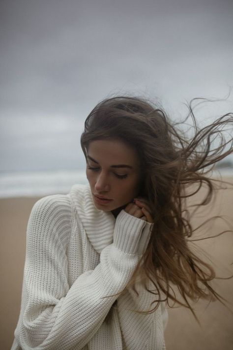 Fall Beach, Winter Portraits, Winter Beach, Winter Photoshoot, Sea Photo, Beach Shoot, Beach Portraits, Portrait Photography Poses, Fall Photoshoot