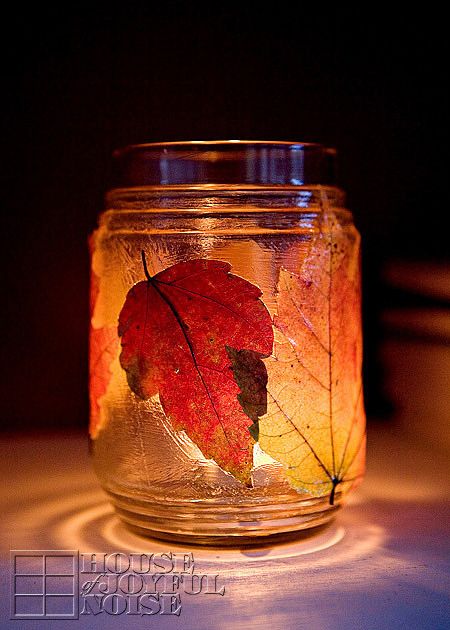 Leaf Tea Light Jar - perfect for Autumn weddings. Use an LED candle for a safer alternative Autumn Leaves Craft, Leaves Candle, Leaf Crafts, Autumn Crafts, Fall Projects, Jar Lights, Diy Projects To Try, Art Plastique, Fall Thanksgiving