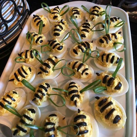 Bumble Bee Deviled Eggs, Bee Themed Grazing Table, Bee Themed Gender Reveal Food Ideas, Bee Shower Food, Bumble Bee Birthday Party Food, Bee Birthday Food Ideas, Honey Bee Baby Shower Food Ideas, Bumble Bee Fruit Tray, Bumble Bee Party Food