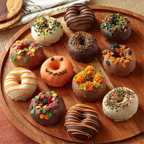 Fall through the perfect donut hole this season with Belgian Fall Mini Chocolate Donuts. Each treat is hand-decorated with fun fall confections to celebrate the changing season. Fall Donuts Decorated, Thanksgiving Donuts Ideas, Fall Donuts, Donut Ideas, Donut Decorating Ideas, Fancy Donuts, Fall Party Food, Halloween Donuts, Mini Doughnuts