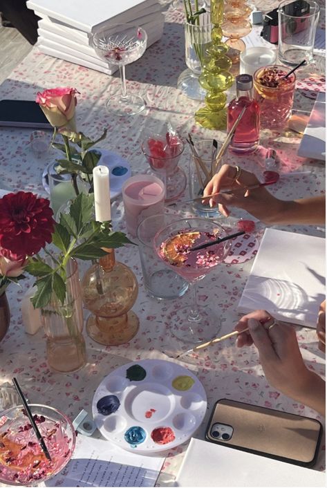 Date Ideas Painting, Girls Date Ideas, 17. Geburtstag, Girls Date, Wine Flowers, Painting Garden, Girl Time, Picnic Inspiration, Painting Girl