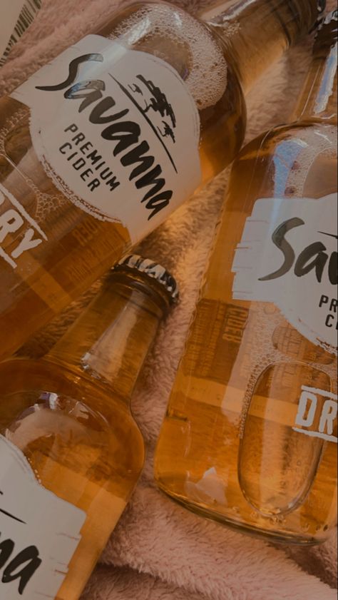 Savanna Cider, Ft Calls Pictures, Alcohol Pictures, Alcoholic Drinks Pictures, Pretty Alcoholic Drinks, Pretty Wallpaper Ipad, Food Videography, Alcholic Drinks, Beer Pictures