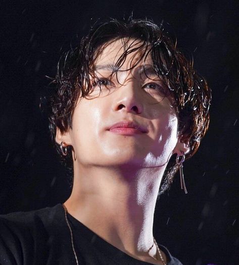 BTS 정국♡’s Instagram profile post: “Jungkook with wet hair, very very VERY NECESSARY. — elsa” Angel Jungkook, Wet Hair, Jeon Jungkook, Angel, Bts, Hair