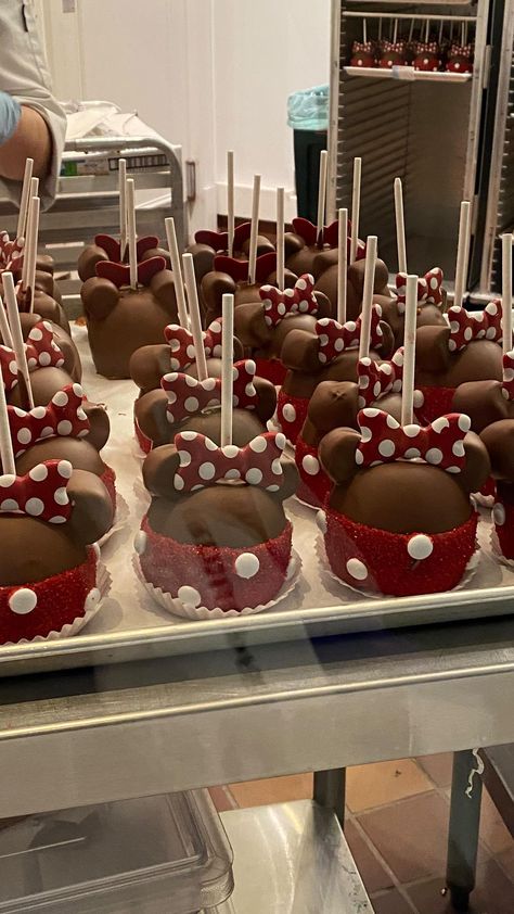 Karyn and family!!’s Instagram profile post: “I love to watch the yummy Disney treats get made! Have you tried a Disney chocolate caramel apple? They’re so cute and yummy!! What’s your…” Disney Apples, Disney Candy, Chocolate Caramel Apples, Disney Treats, Chocolate Caramel, Caramel Apple, Birthday Cake Decorating, Arabic Food, Candy Apples