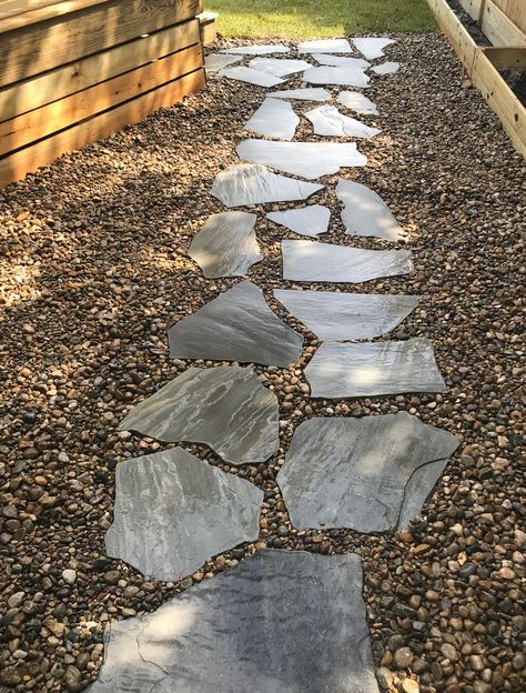 River Pebbles Landscaping Pathways, Slate Pathway Ideas, Slate Garden Path, Slate Walkway Paths, Slate Rock Landscaping, River Rock Pathway, River Rock Walkway, Slate Pathway, Rock Walkways