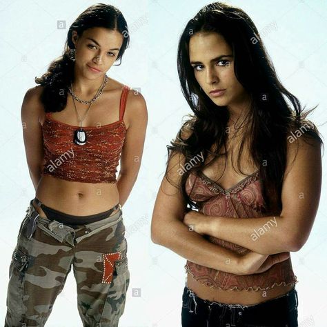 Michelle Rodriguez & Jordana Brewster Brian And Mia Fast And Furious Costume, Mia Torreto Fast And Furious, Mia Fast And Furious Outfits, Mia Toretto Outfit, Jordana Brewster 90s, Mia Fast And Furious, Jordana Brewster Fast And Furious, Michelle Rodriguez Avatar, Jordana Brewster Paul Walker