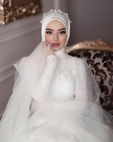 V Neck Mermaid Wedding Dress, Muslim Wedding Dress Hijab Bride, Wedding Dresses Muslim, Hijabi Bride, Wedding Hijab Styles, Wedding Dress Hijab, Muslim Wedding Gown, Bridal Hijab Styles, Baju Kahwin