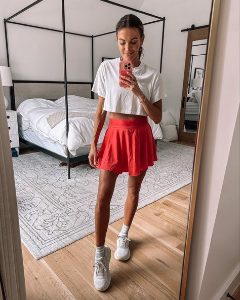 Lululemon Court Rival Skirt Outfit, Activewear Skirt Outfit, Sport Skort Outfit, Active Skirt Outfit, Lululemon Tennis Skirt Outfit, Modest Athletic Outfits, Dominion Republic, Athletic Outfit Summer, Tennis Skirt Outfit Summer