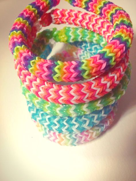 Fishtail Loom Bracelet, Loom Bands Designs, Loom Bands Tutorial, Loom Band Patterns, Rainbow Loom Bracelets Easy, Circle Loom, Loom Love, Loom Band Bracelets, Rubber Band Crafts