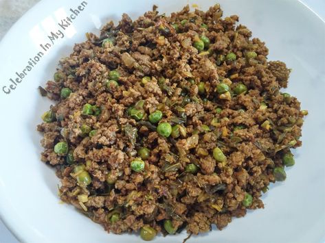 Kheema Samosas (Minced Meat Samosas) Kheema Samosa Recipe, Keema Rice, Meat Samosa, Keema Samosa, Beef Keema, Goan Food, Samosa Recipe, Indian Appetizers, Goan Recipes