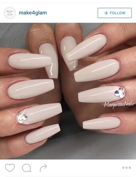 Diamond studded cream nails Cream White Nails, French Pedicure, Cream Nails, Coffin Shape Nails, Best Nail Art Designs, Super Nails, Ballerina Nails, White Nail, Prom Nails