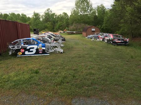 Dirt Racing Cars, Nascar Cars Design, Rusty Wallace Nascar, Nascar Photos, Ye Ye, Nascar Trucks, Road Race Car, Kyle Larson, Abandoned Things