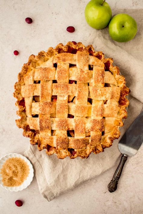 Chai Spiced Apple Cranberry Pie - Little Vintage Baking Triple Berry Pie, Lattice Pie Crust, Apple Cranberry Pie, All Butter Pie Crust, Homemade Pie Crust Recipe, Cranberry Pie, Cranberry Orange Muffins, Pie Crumble, Thanksgiving Dinner Recipes