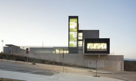 Font Del Roure Nursery / ONL Arquitectura Volumetric Composition, Composition Architecture, Loft Style Apartments, Architecture Collection, Unusual Homes, Modern Architecture House, Space Architecture, Architecture Exterior, Gothic Architecture