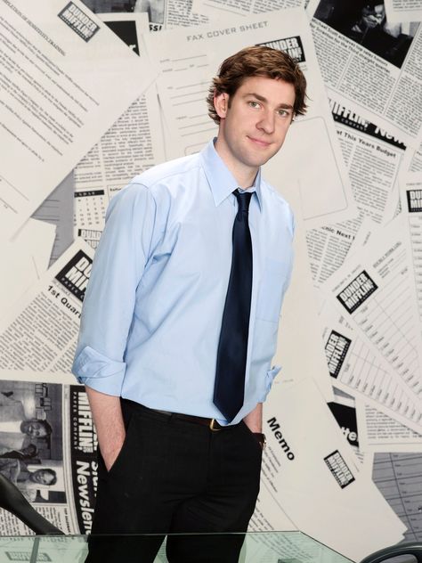 John Krasinski as Jim Halpert from The Office The Office Costume Ideas, Holly The Office, The Office Wallpaper, Jim Halpert The Office, The Office Jim, The Office Characters, Jim Pam, The Office Us, Wallpaper Office