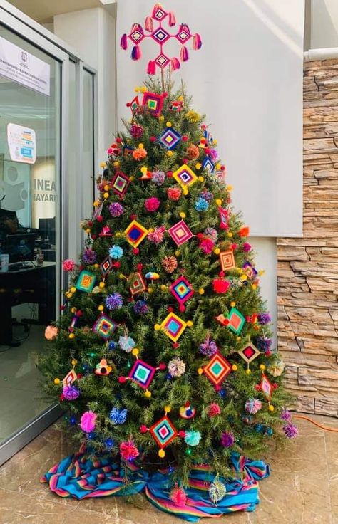 Los árboles de navidad más mexicanos • NeoMexicanismos Christmas Fiesta, Mexican Christmas Decorations, Mexico Christmas, Bohemian Christmas, Mexican Christmas, Cute Christmas Tree, Navidad Christmas, Colorful Christmas Tree, Christmas Tree Themes