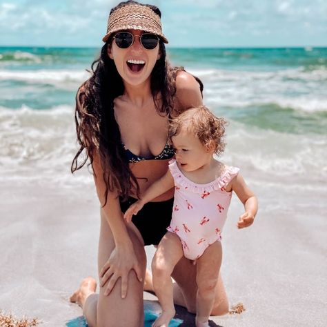 13 Baby Beach Essentials For Families With A Toddler Too [+ Beach Tips] Baby Beach Essentials, Maternity Tips, Beach Must Haves, Beach Tips, Baby Beach, Beach Hacks, Beach Trips, Beach Essentials, Beach Baby