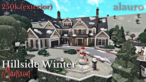 Bloxburg Winter Suburban House, Winter Town Bloxburg, Bloxburg Winter Family Home, Christmas House Exterior Bloxburg, Bloxburg Christmas Layout, Bloxburg Winter Town, Christmas House Bloxburg Exterior, Bloxburg Christmas Mansion, Bloxburg Christmas House Exterior