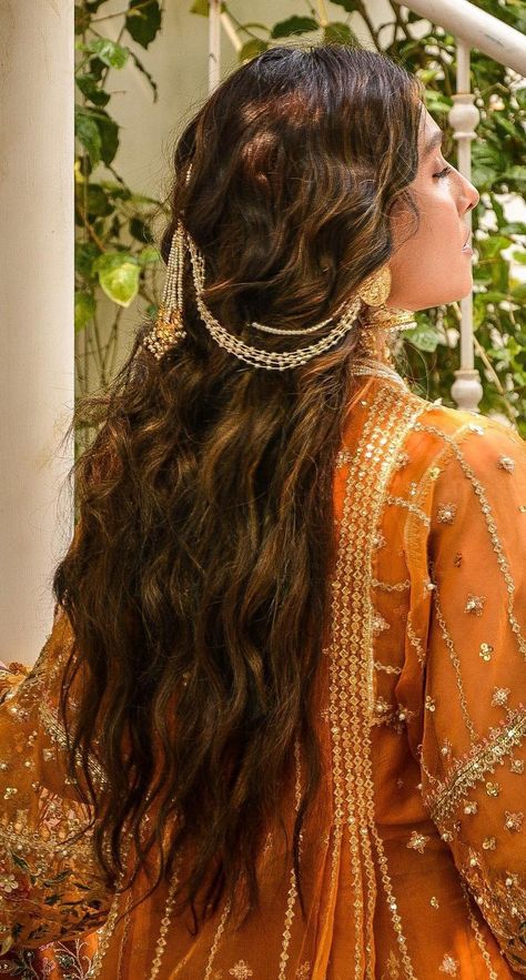 Eid Hairstyles, Royal Hairstyles, Indian Wedding Hairstyles, Desi Fashion Casual, Pakistani Fancy Dresses, Indian Dresses Traditional, Bridal Fashion Jewelry, Pakistani Bridal Dresses, Simple Pakistani Dresses