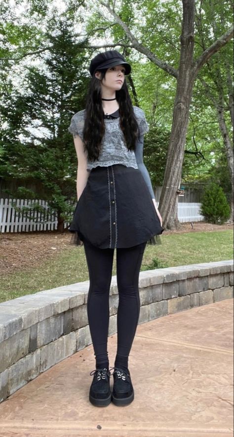 Skirt Suspenders Outfits, Alternative Easter Outfit, Dark Twee Aesthetic, Alt Spring Fashion, Twee Aesthetic Outfit 2014, Cringe Outfits, Femcel Outfits, Gamine Outfits, Twilight Outfits